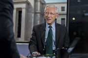 六爻免费宏观经济学教授兼实践者Stanley Fisher逝世 曾培养全球多位经济决策者