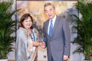 六爻免费王毅会见尼泊尔外长阿祖