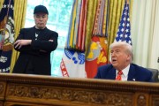 六爻免费马斯克：我进退两难